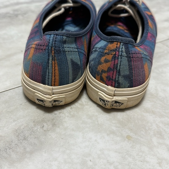 Colorful vans - Picture 4 of 4